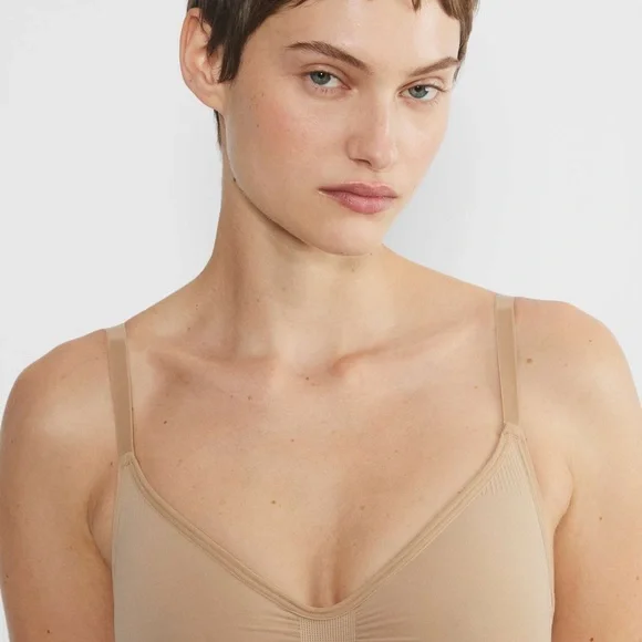 Aritzia Nude Full-Body Shaping Short Bodysuit - Picture 6 of 10